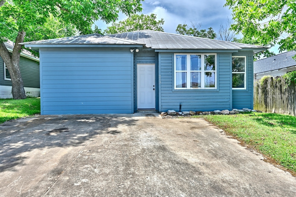 Welcome to 213 N Austin St - A charming single-sto
