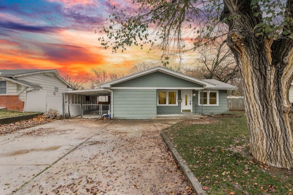 608 N 1st Ave, Mulvane, KS 67110 - photo 1