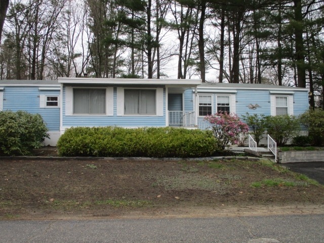 84 Cynthia Cir, Seabrook, NH 03874 - photo 1