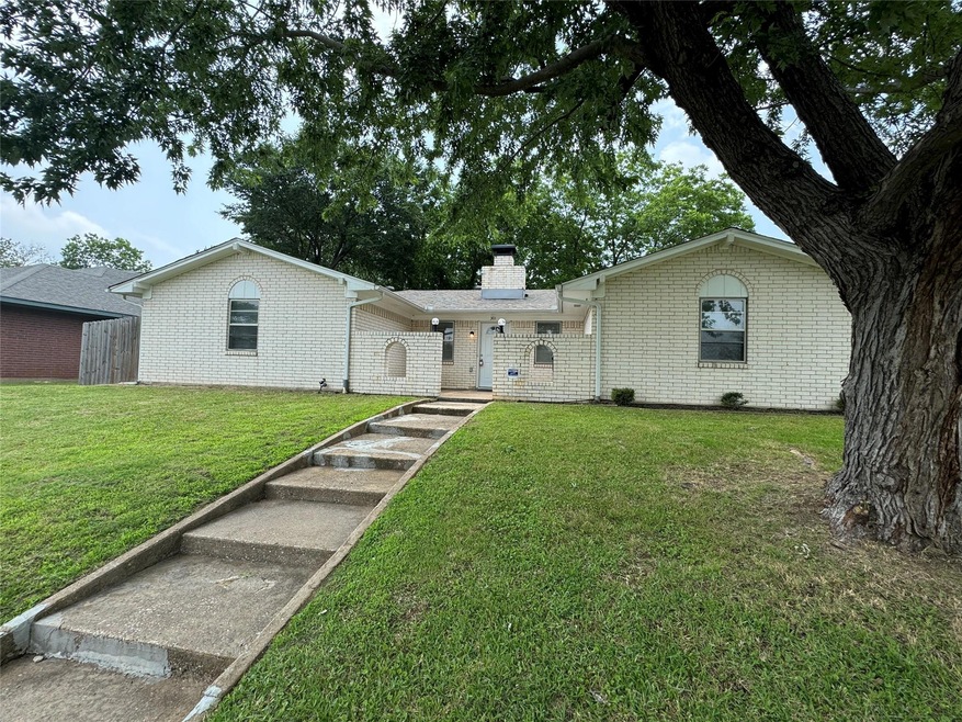 301 Ross Ave, Denison, TX 75020 - photo 1