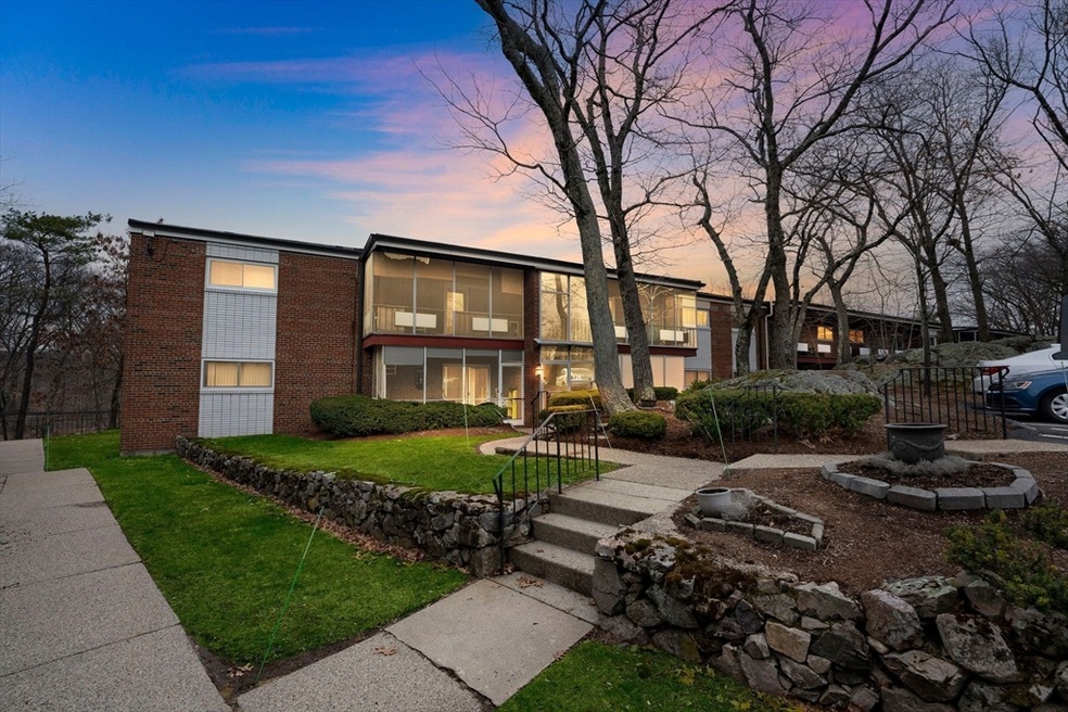 121 Grove St unit 4, West Roxbury, MA 02132 - photo 1