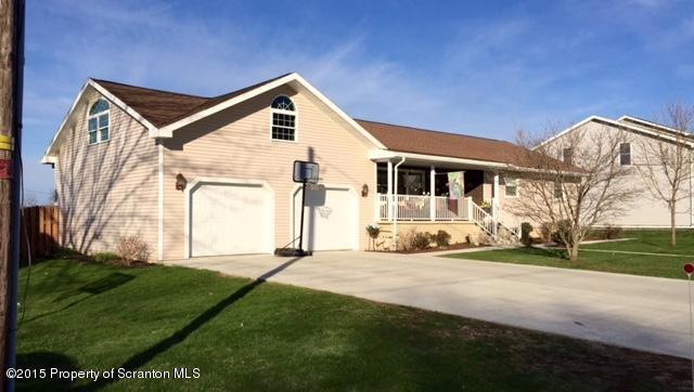 1130 Howell St, Archbald, PA 18403 - photo 1