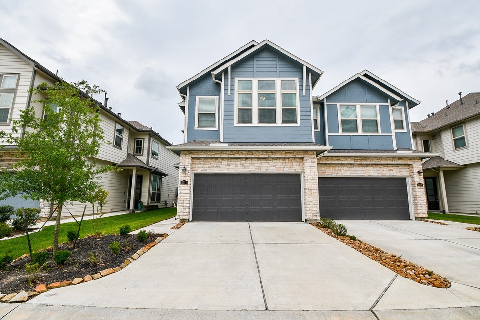 5011 Lehman Oaks Dr, Houston, TX 77018 - photo 1