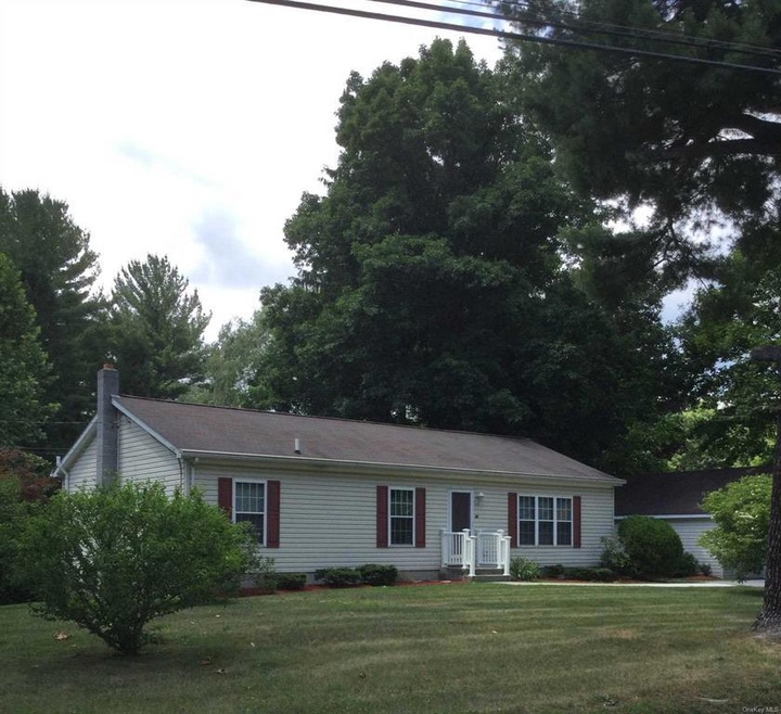 71 Haviland Rd unit 1, Poughkeepsie, NY 12601 - photo 1