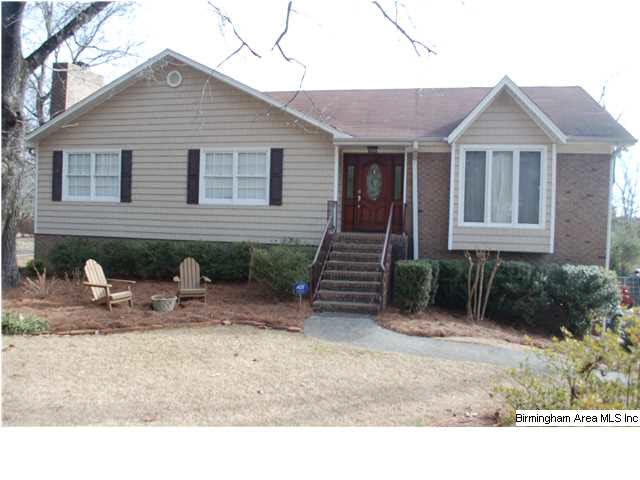 Wonderful curb appeal.  Vinly siding has been adde