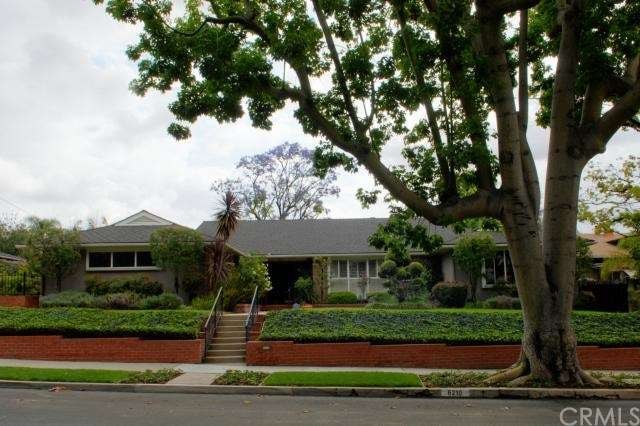 Rare Find... 5 Bed 3 Bath Custom Built Single Leve