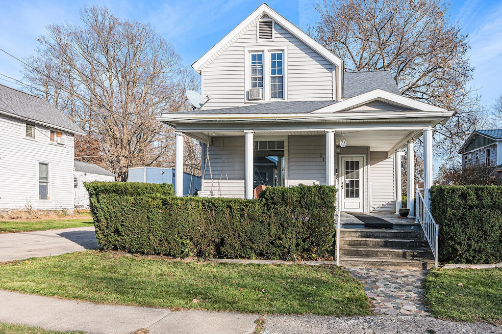 211 N Maple St, Sturgis, MI 49091 - photo 1