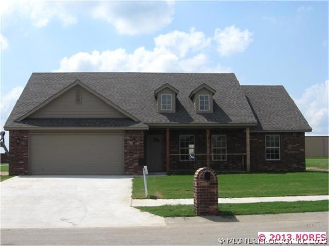 120 E Evergreen St, Skiatook, OK 74070 - photo 1