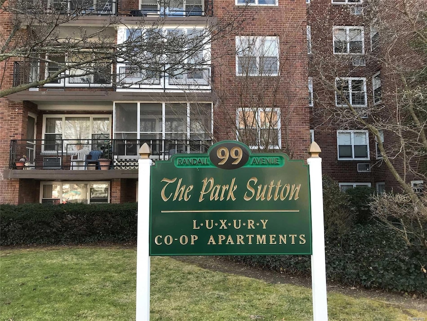 Park Sutton unit 1L, Freeport, NY 11520 - photo 1