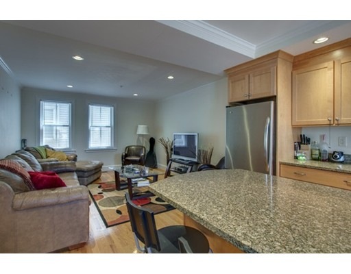 122 Charles St unit 1, Cambridge, MA 02141 - photo 1