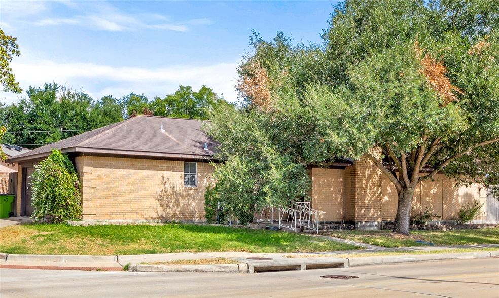 804 Golfview Dr, Richmond, TX 77469 - photo 1