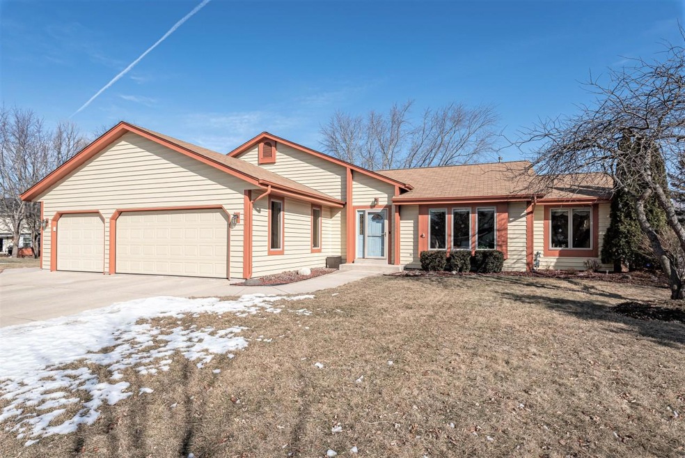 234 Bobolink Ct