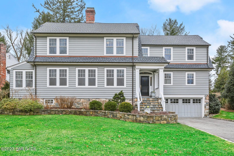 32 Lake Drive South