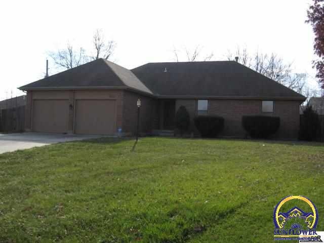 6233 SW 38th Place, Topeka, KS 66610 - photo 1
