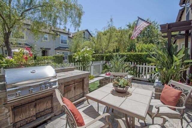 Wonderful front courtyard with built in BBQ, slate