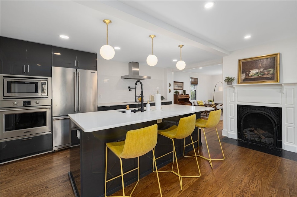 23 Mount Vernon St, Newport, RI 02840 - photo 1