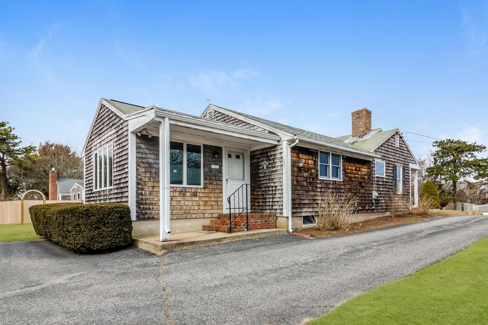 Welcome to 96 Pond View Ave, Chatham!