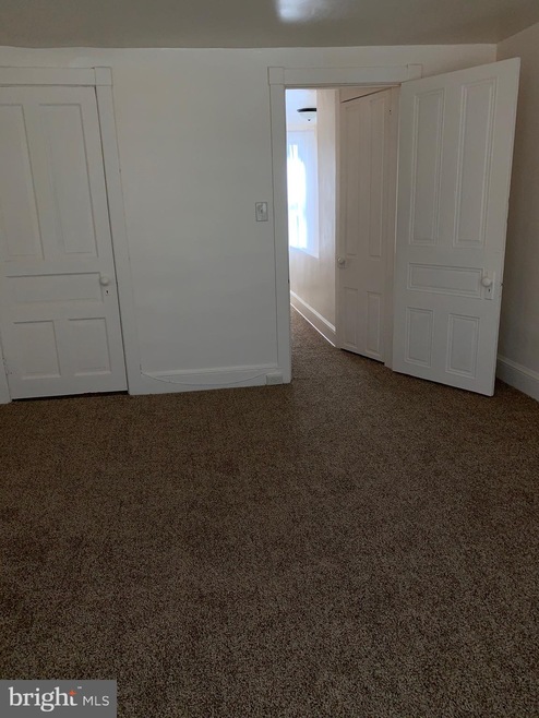 1122 Locust St, Reading, PA 19604 - photo 1