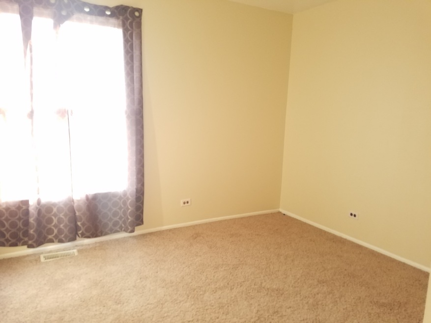 1340 N Glen Cir unit A, Aurora, IL 60506 - photo 1