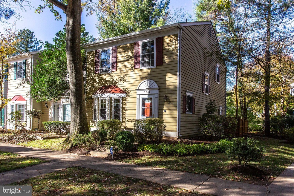 9808 Oakdale Woods Ct, Vienna, VA 22181 - photo 1