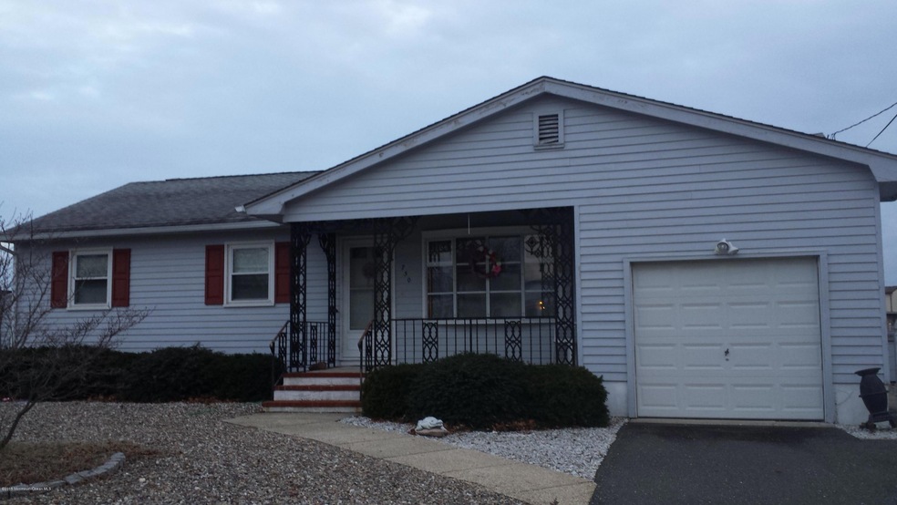 750 Tunney Point Dr, Toms River, NJ 08753 - photo 1