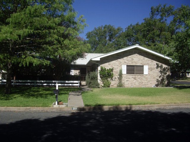 219 W Driftwood Dr, Fredericksburg, TX 78624 - photo 1