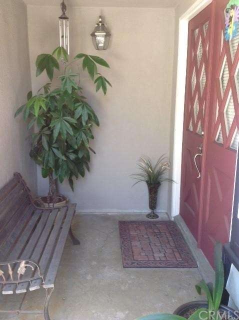Nicely covered entryway