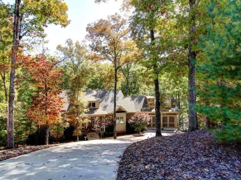 Exterior Front. Wonderful mountain home in Achasta