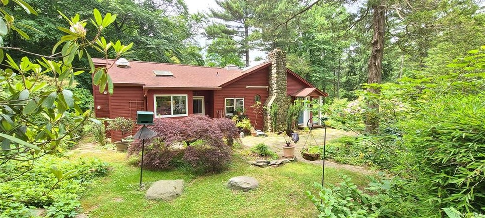 22 Pomona Ln, Suffern, NY 10901 - photo 1