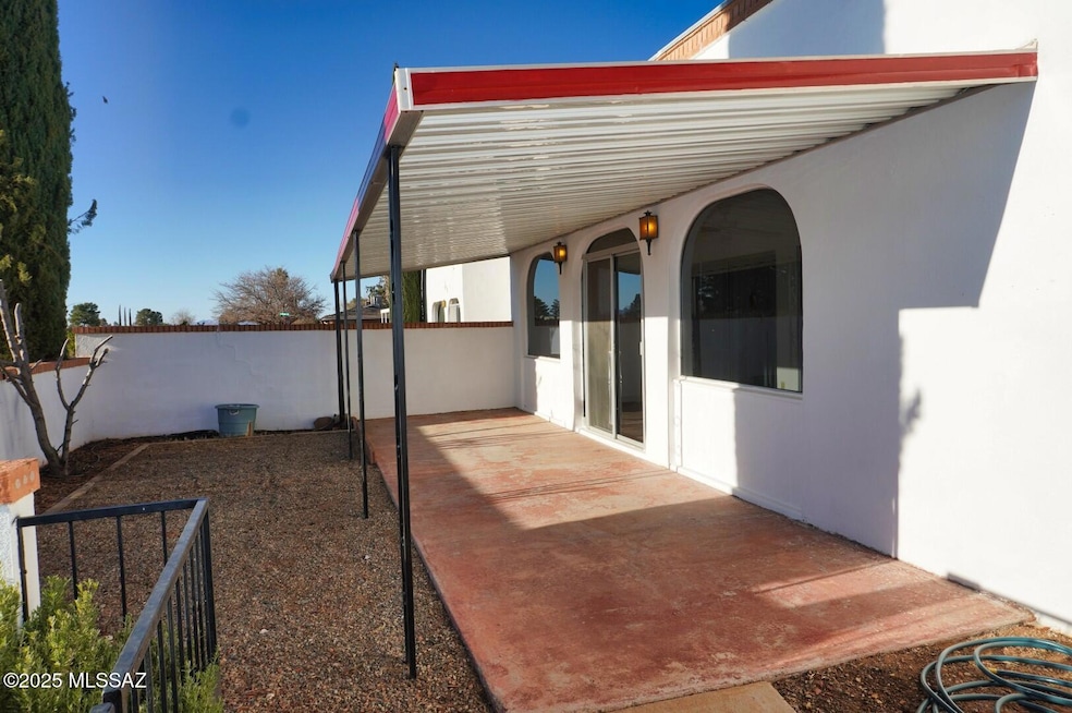 Front patio/courtyard