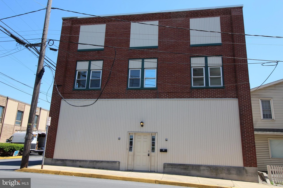 101 S Railroad Ave unit 2ND FL. APT., New Holland, PA 17557 - photo 1