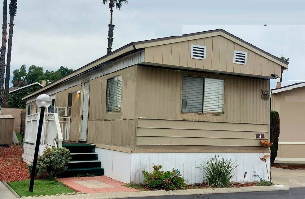 2139 E 4th St unit 4, Ontario, CA 91764 - photo 1