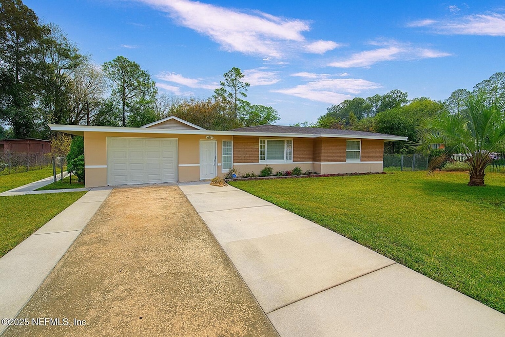 9565 Carbondale Dr W unit 1, Jacksonville, FL 32208 - photo 1