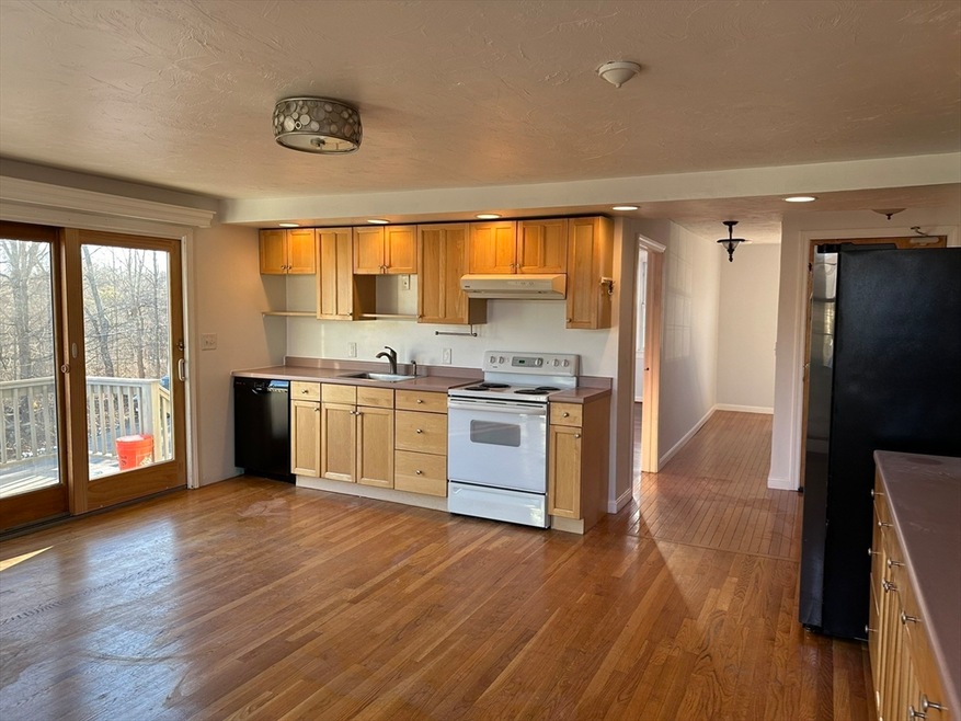 153 Main St unit 2, Medway, MA 02053 - photo 1