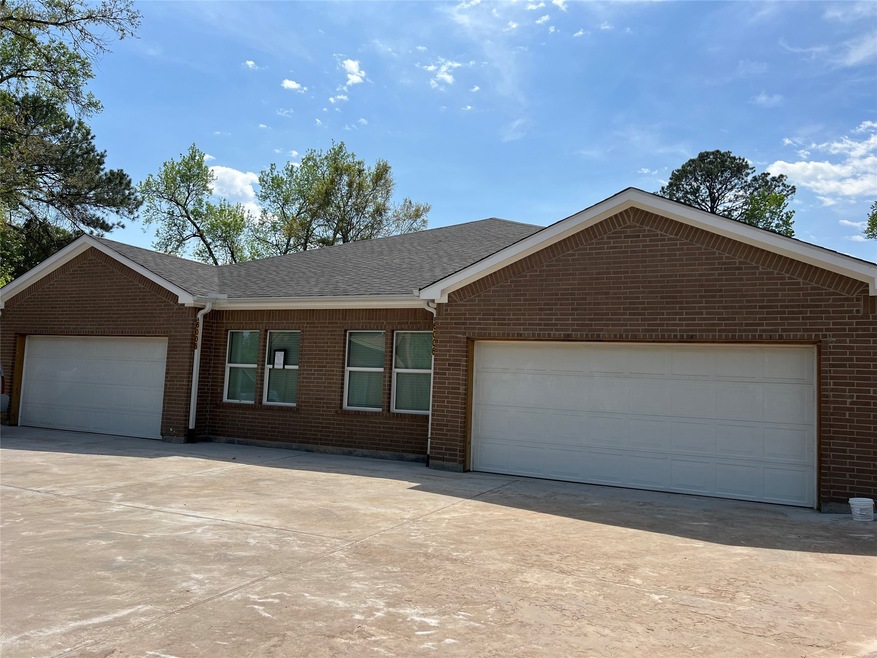 6006 Shady Timbers Dr unit A, Houston, TX 77016 - photo 1