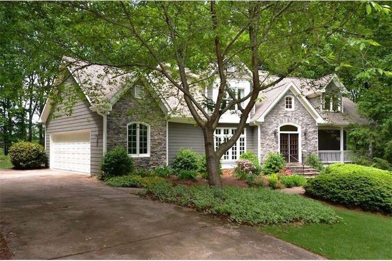 Custom 4 bedroom 3.5 bathroom craftsman style home