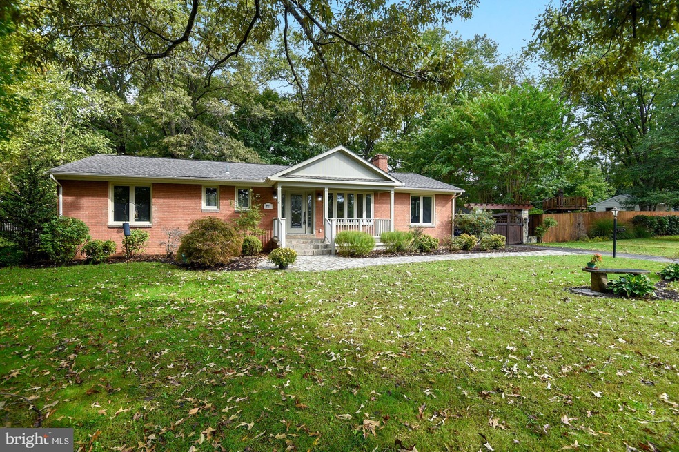 8915 Fort Hunt Rd, Alexandria, VA 22308 - photo 1