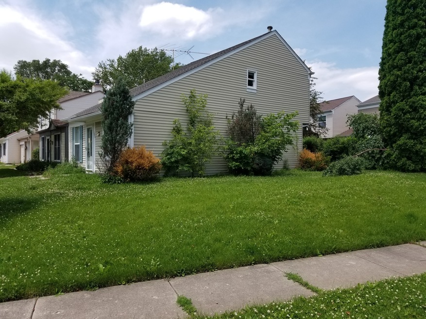 1040 Wesley Ln, Algonquin, IL 60102 - photo 1