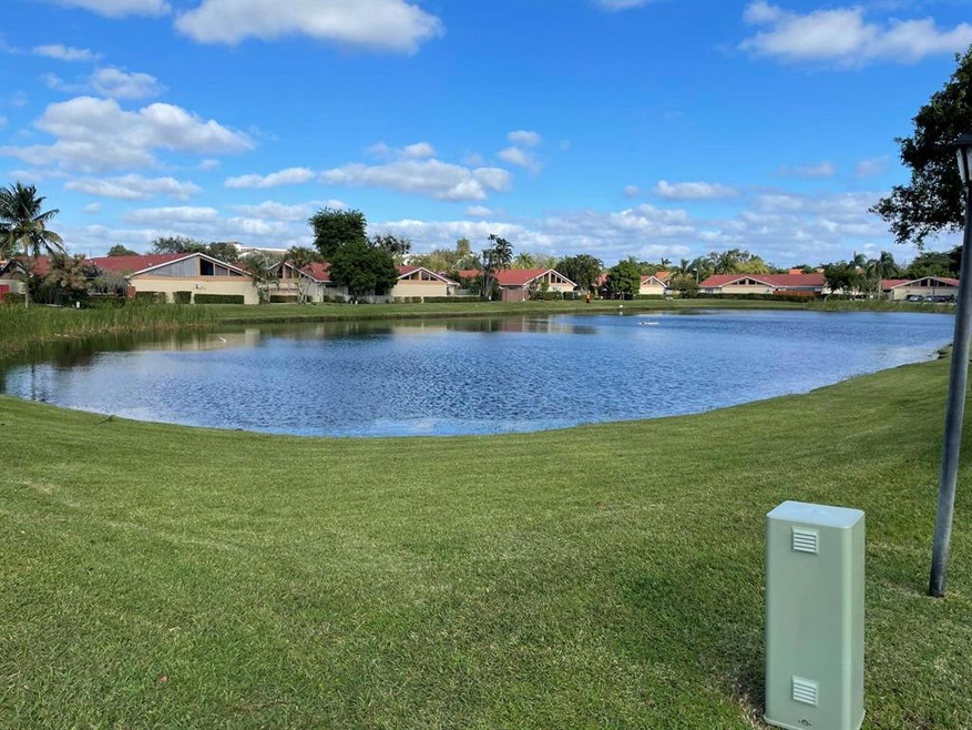 4413 Woodstock Dr unit D, West Palm Beach, FL 33409 - photo 1