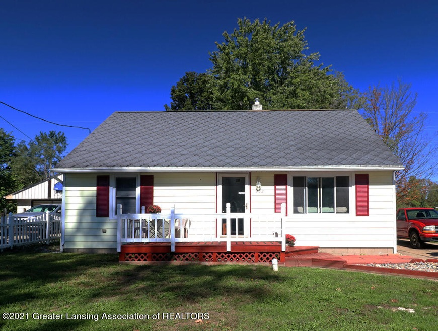 902 Mel Ave, Lansing, MI 48911 - photo 1