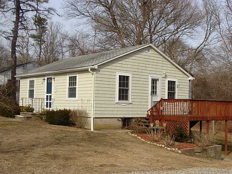 284 Mautucket Rd, Wakefield, RI 02879 - photo 1