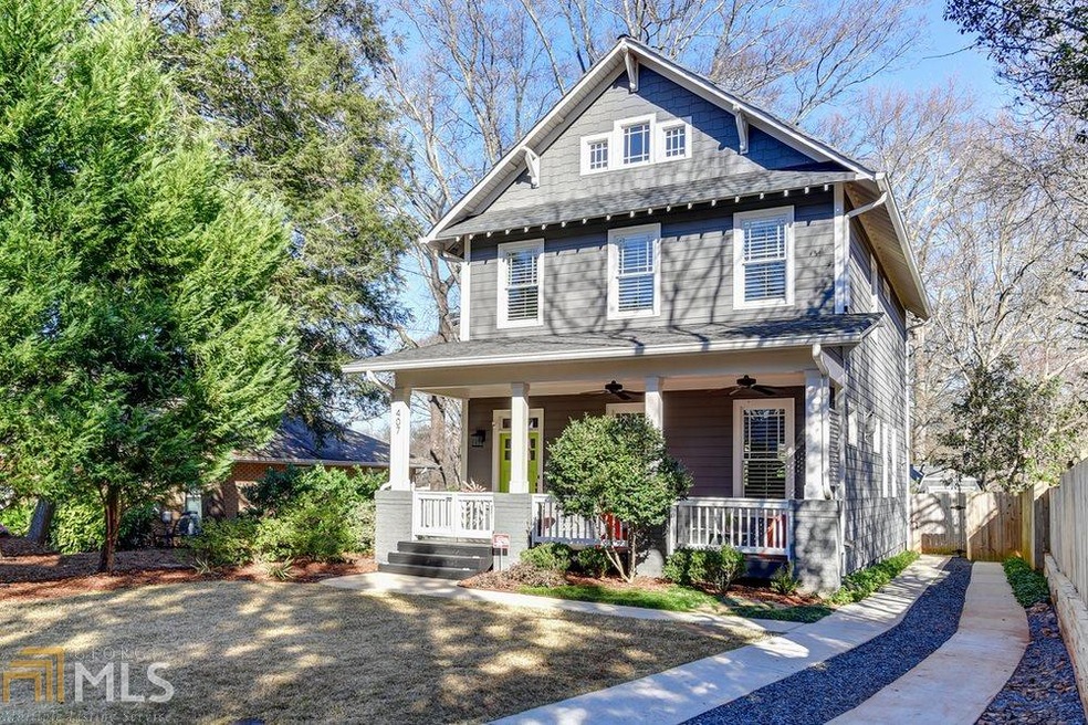 Welcome home to 407 West Pharr in the heart of Oak