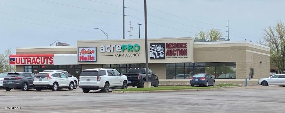 3350 S Columbia Rd unit C, Grand Forks, ND 58201 - photo 1