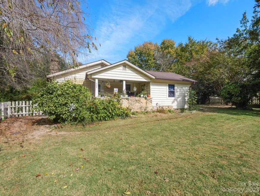 529 Hyder Allen Ln, Hendersonville, NC 28792 - photo 1