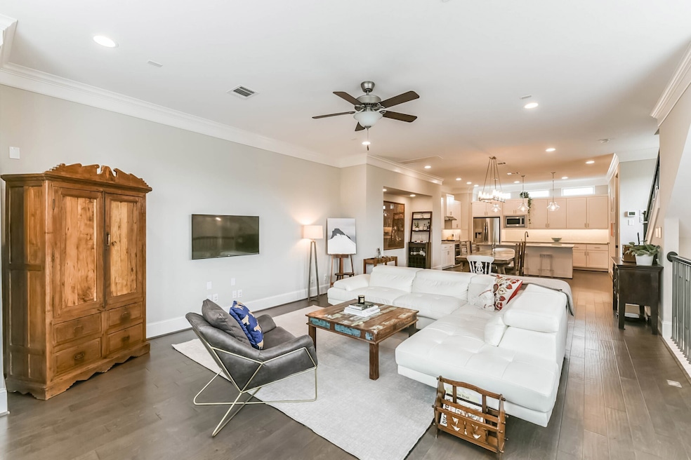 8302 Ginger Oak St, Houston, TX 77055 - photo 1