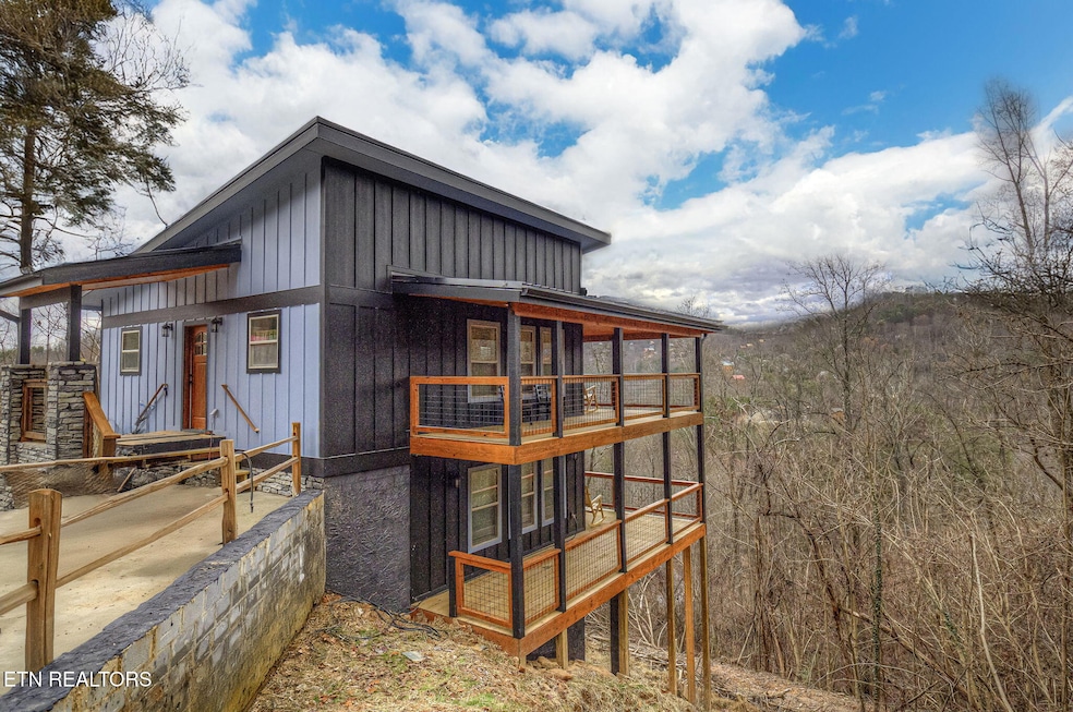 1976 Backhome Ln, Sevierville, TN 37876 - photo 1