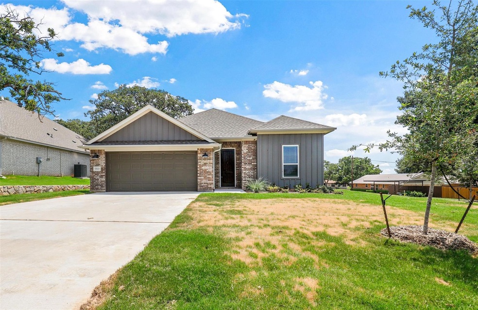 900 Montgomery St, Springtown, TX 76082 - photo 1