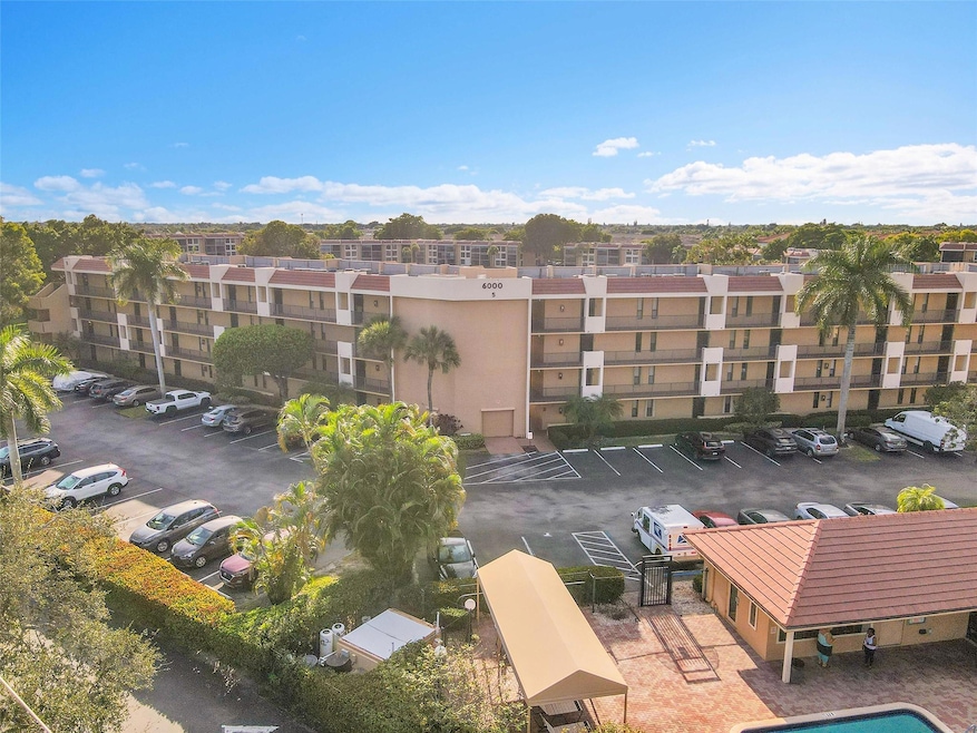 6008 Coral Lake Dr unit 108, Margate, FL 33063 - photo 1