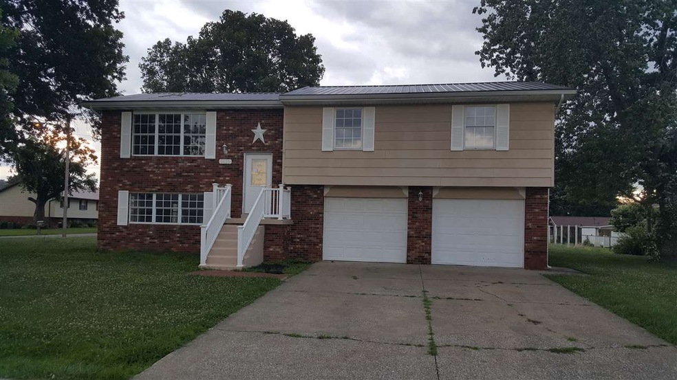 1481 W Calumet Dr, Worthington, KY 41183 - photo 1