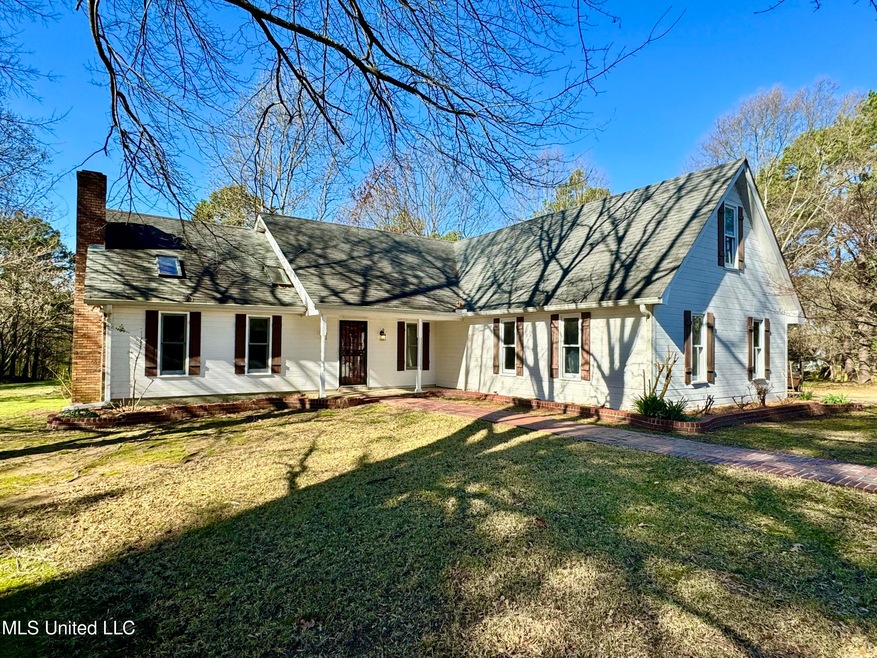 11185 Whispering Pines Dr, Olive Branch, MS 38654 - photo 1